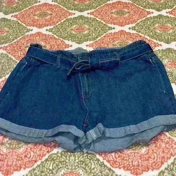 Cute denim shorts with tie and elastic waist - Picture 1 of 3